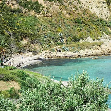 Thalassa Vilă *